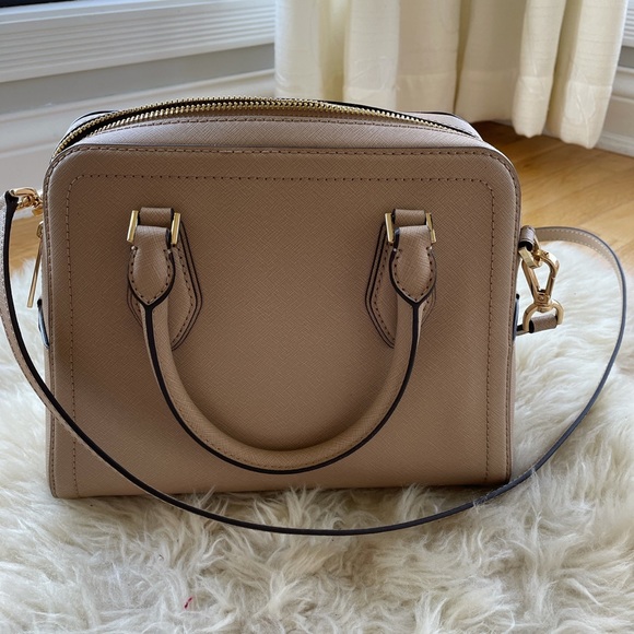 Tan Micheal Kors Hope Handbag - Picture 3 of 4